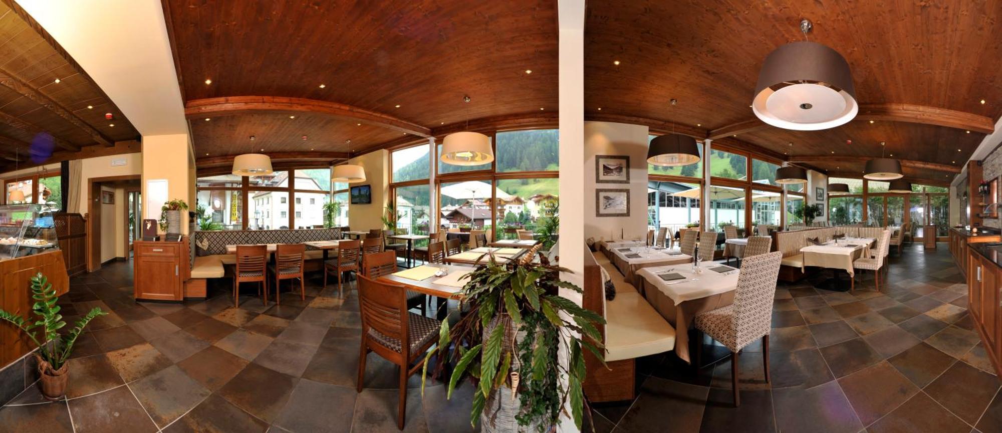 Hotel Europa Dolomites Selva di Val Gardena Luaran gambar