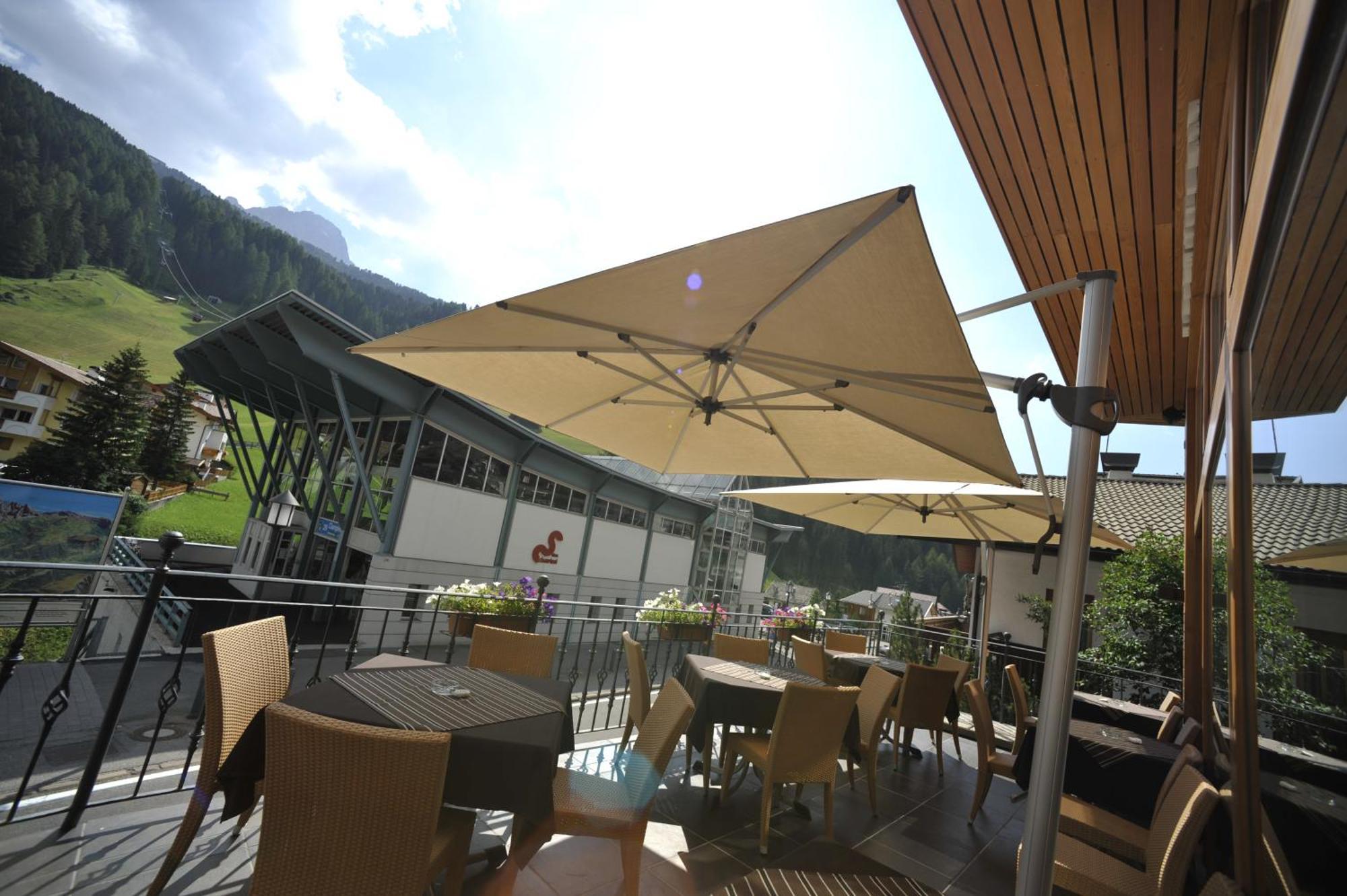Hotel Europa Dolomites Selva di Val Gardena Luaran gambar